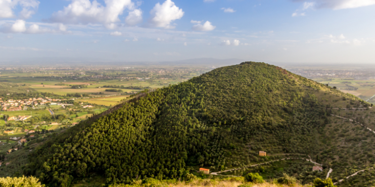 A scenic mountain with lush green hillside.