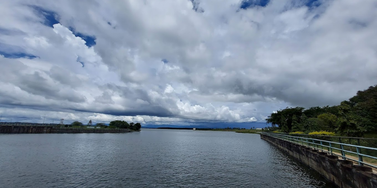 A serene view of water beneath a cloudy sky, reflecting the tranquil atmosphere of Yagachi Dam's natural beauty.