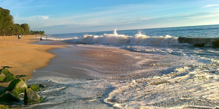 Waves crash on the shore at Ullal Beach, showcasing its tranquil sands and historic coastal charm near Mangaluru.