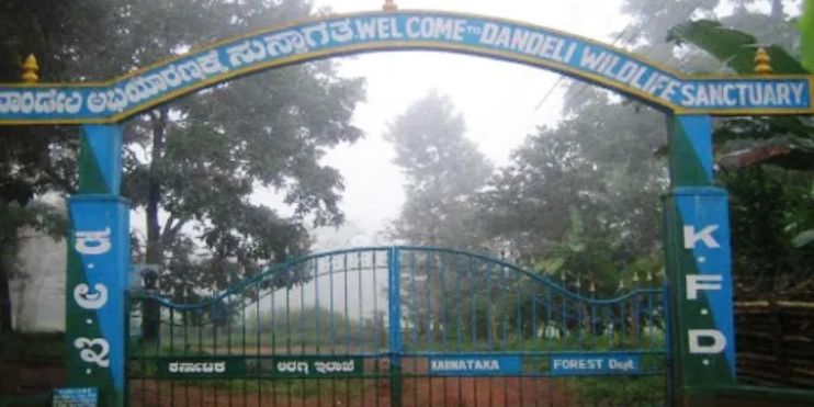 A welcoming gate with a sign reading "Welcome to Kerala," inviting visitors to explore the region's beauty and culture.